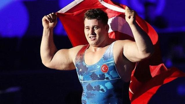 Rekoru egale etti! Rıza Kayaalp 12'nci kez Avrupa şampiyonu oldu