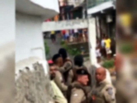 Homem é preso após matar esposa a facadas na Liberdade