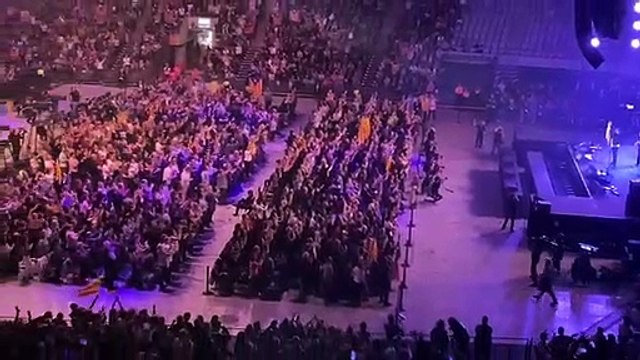 Jordi Cuixart i Txell Bonet al concert de la Companyia Elèctrica Dharma