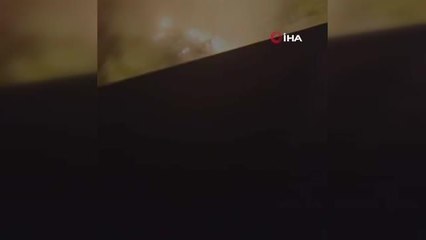 Esenyurt'ta ikinci el eşya dükkanı alev alev yandı: Alevler yan tarafındaki binaya sıçradı