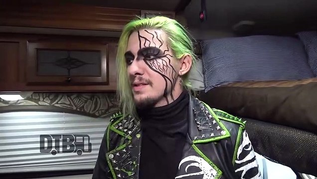 Dark Divine - BUS INVADERS Ep. 1734