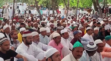 अमन - चैन की मांगी दुआ, गले मिलकर कहा ईद मुबारक