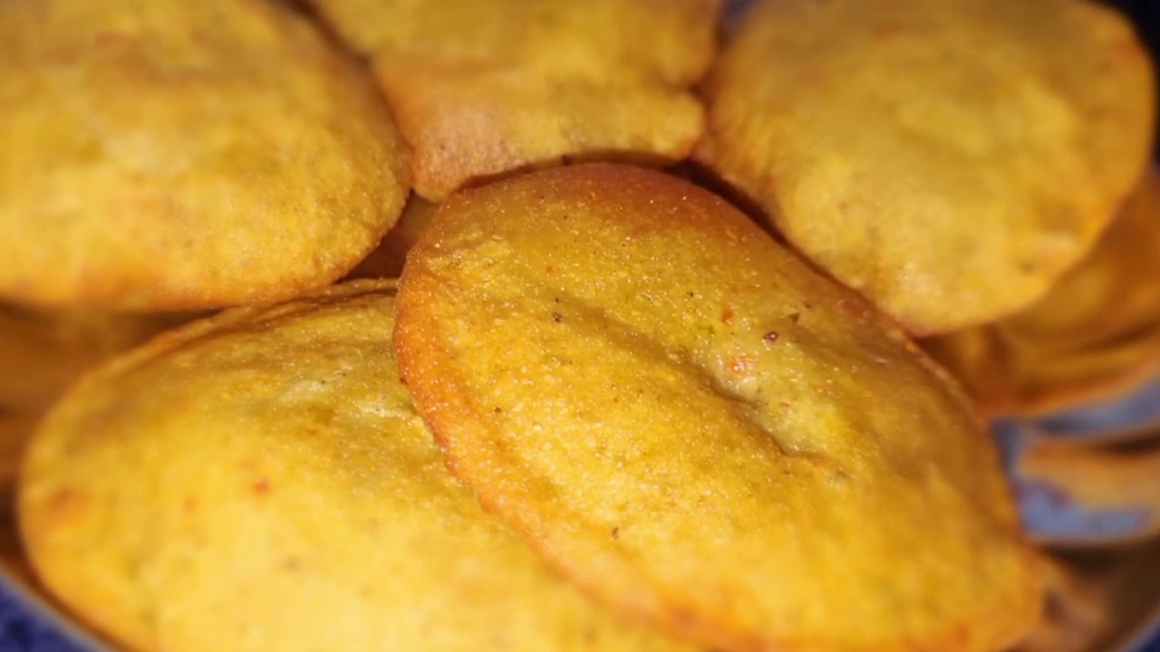 जब कुछ अलग खाने का हो मन तो जरूर बनाये झारखंड स्पेशल चावल की ये रेसिपी | Dhuska Kachori
