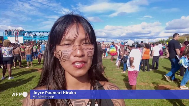 Cientos de indígenas brasileños exigen demarcación de territorios