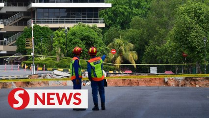 Video herunterladen: Landslide at Malaysian Anti-Corruption Academy due to stagnant water, broken pipe, say cops