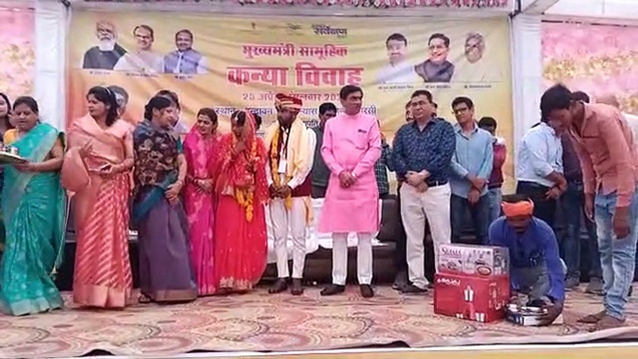 इटारसी - 24 जोड़ों ने थामा एक-दूजे का हाथ, लिए...