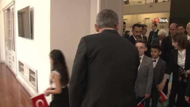 Bakan Özer, koltuğunu 5'inci sınıf öğrencisi Kaan Can İl'e devretti