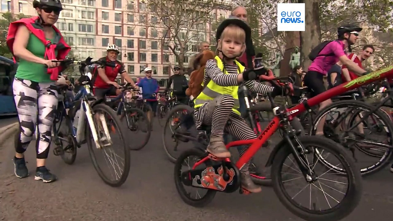 15.000 Radfahrer zum Earth Day in Budapest