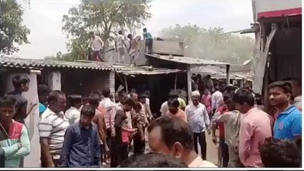 गोपालगंज: शाॅर्ट सर्किट से तीन दुकानों में लगी भीषण आग, 40 लाख की संपत्ति जलकर राख