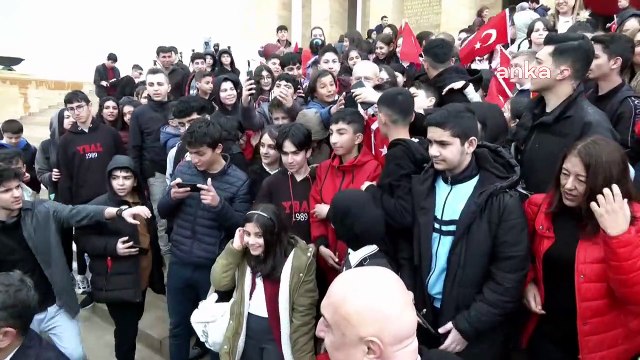 Çocuklardan Kemal Kılıçdaroğlu'na Anıtkabir'de sevgi seli
