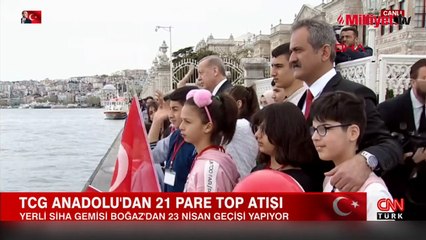 TCG Anadolu'dan 21 pare top atışı, Cumhurbaşkanı Erdoğan'ı selamladı