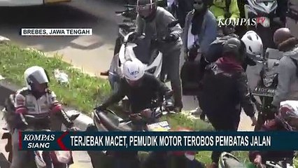 Detik-detik Pemudik Motor Nekat Terobos Pembatas Jalan Underpass Karang Sawah Karena Tak Sabar Macet