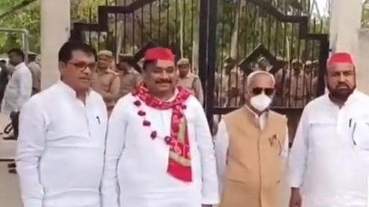 अलीगढ़: सपा से मेयर प्रत्याशी जमीर उल्लाह ने किया नामांकन