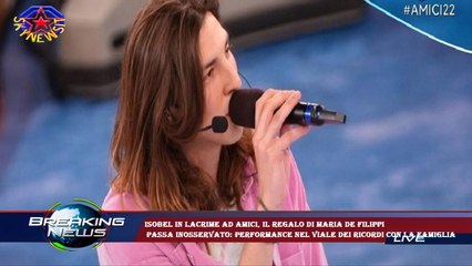 Isobel in lacrime ad Amici, il regalo di Maria De Filippi  passa inosservato: performance nel viale