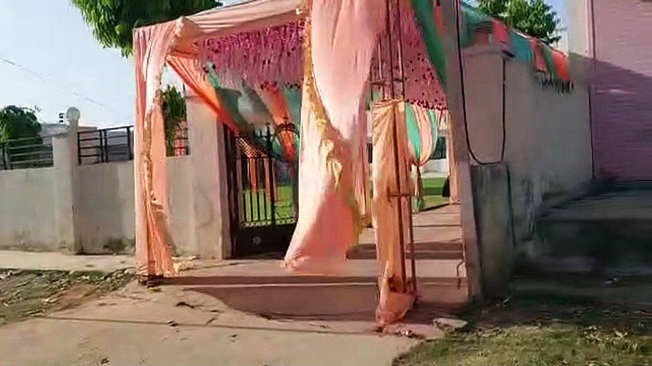 दौसा. एक्सपायरी डेट के घी को मौके पर करवाया नष्ट,  आस्थाधाम में 11 दुकानों को किया सील
