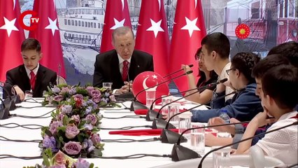 Erdoğan'ın 23 Nisan'da muhalefeti hedef almasına küçük kız da şaştı kaldı: "Nasıl yani?"