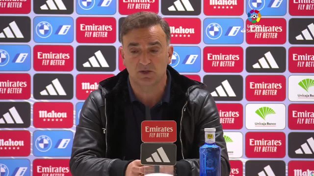 Carvalhal se deshace en elogios hacia Militao: es el mejor defensa del mundo