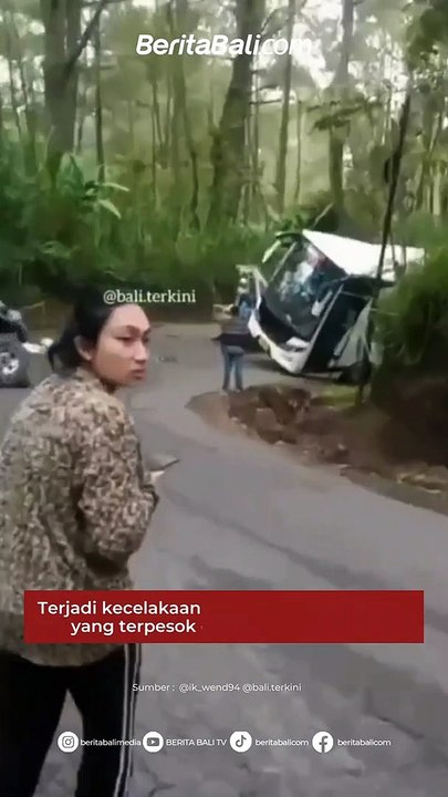 Terjadi kecelakaan melibatkan sebuah bus yang terpesok di Jalur Hutan Pinus, bawah Parkiran Tunon menuju ke Pura Ulun Danu Batur, Kintamani (23/4).  Menurut informasi bus tersebut mengangkut pemedek yang hendak nangkil ke Pura Ulun Danu Batur.