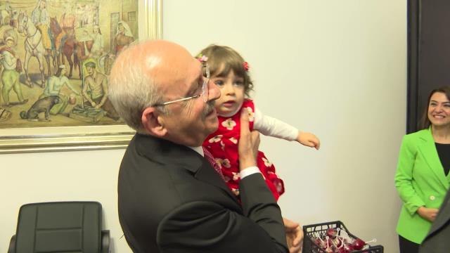 CHP Genel Başkanı ve Cumhurbaşkanı Adayı Kemal Kılıçdaroğlu, Torunları ile Buluştu