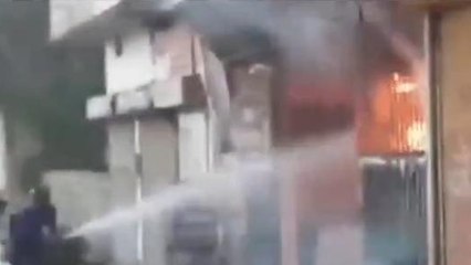 नीमच: कलेक्ट्रेट के सामने गोविंदम होटल में लगी आग, देखें Video...