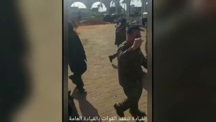 #الجيش_السوداني ينشر مقطعاً لنائب رئيس الأركان الفريق عباس الدروتي بين الجنود يهنئهم بعيد الفطر #السودان  #العربية