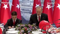 Cumhurbaşkanı Erdoğan, Dolmabahçe Ofisi'nde depremzede çocukları kabul etti