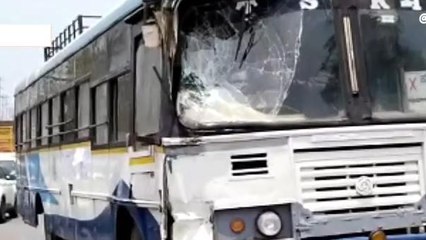 భూపాలపల్లి: రెండు ఆర్టీసీ బస్సులు ఢీ.. ప్రయాణికులకు గాయాలు..!