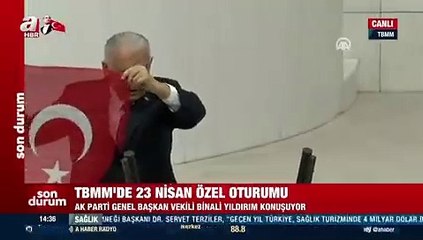 Binali Yıldırım kağıttan bakmasına rağmen İstiklal Marşı'nı yanlış okudu