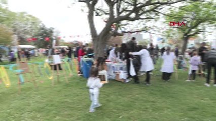 İSTANBUL-BAKAN KURUM ÜSKÜDAR'DA 23 NİSAN ŞENLİKLERİNE KATILDI