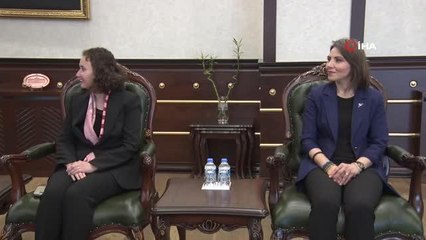 Valilik koltuğuna oturdu, "Mahallere kütüphaneler kuracağım"