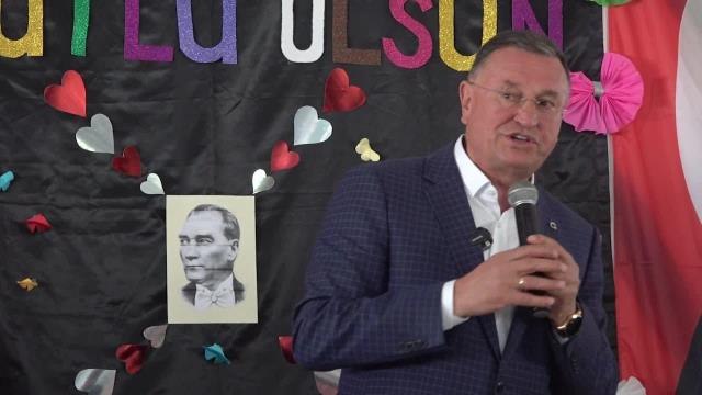 Hatay Büyükşehir Belediye Başkanı Savaş, 23 Nisan'da Depremzede Çocuklarla Buluştu