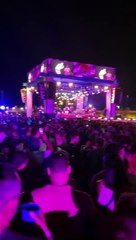 Em Maceió, Thiaguinho homenageia Djavan e fala que tem raiz em AL