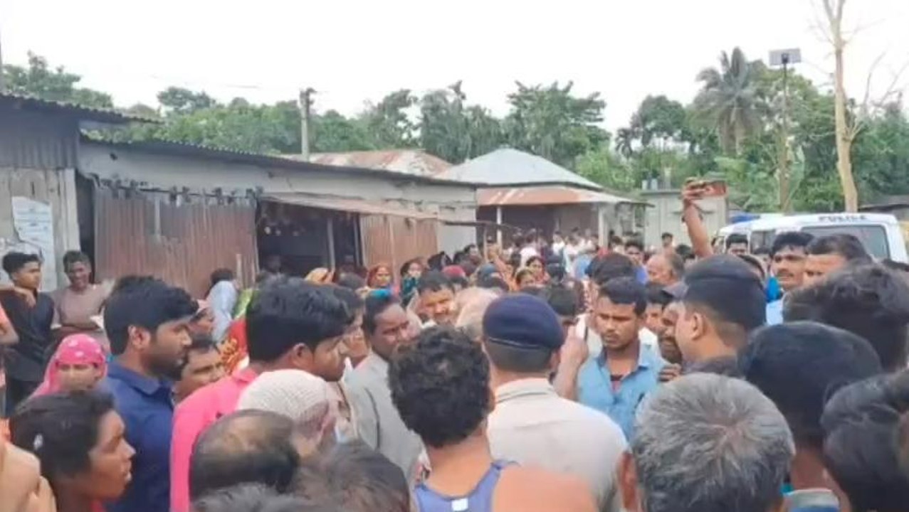 পরপুরুষদের দিয়ে সুখ মেটায় স্ত্রী! রাগে স্বামী কেটে ফেলল স্ত্রীর সাথে সম্পর্ক...