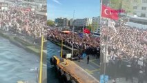 Eminönü'nde insan yığını yaşandı! Toplu taşımanın ücretsiz olduğu bayramda...