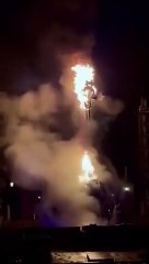 EUA. Dragão de 14 metros incendeia-se durante espetáculo na Disneyland