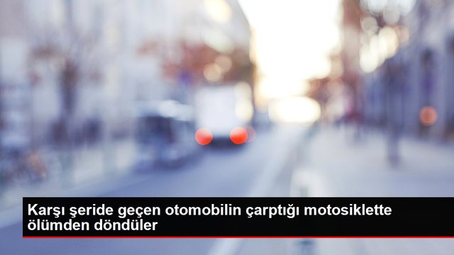 Karşı şeride geçen otomobilin çarptığı motosiklette ölümden döndüler