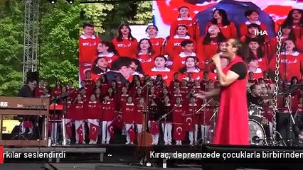 Kıraç, depremzede çocuklarla birbirinden güzel şarkılar seslendirdi