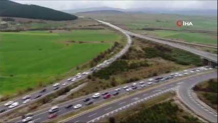Karadeniz bağlantı yolundaki araç kuyruğu böyle görüntülendi