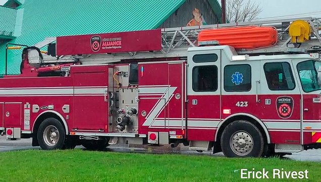 Incendie marché Le Cultivaleur à Saint-Constant (Le Reflet - Erick Rivest)