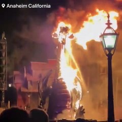 Dragão da Disney pega fogo