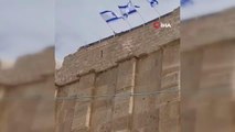 Harem-i İbrahim Camisi'ne İsrail bayrakları asıldı