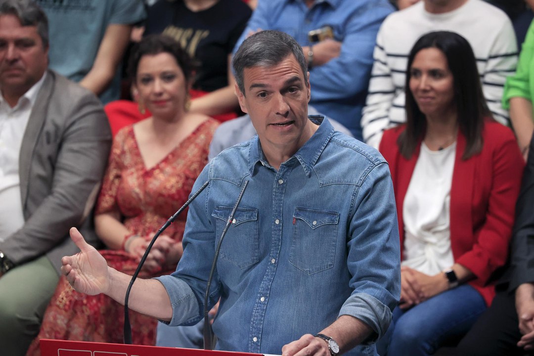 Sánchez: "Nosotros defendemos lo que piensa la mayoría y no una minoría de privilegiados"