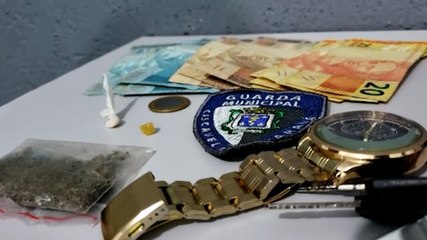 Com crack, maconha e moto furtada, homem é detido pela GM