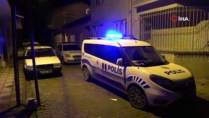 Kadınların saç baş yolduran kavgasında bıçaklanan polis memuru yaralandı