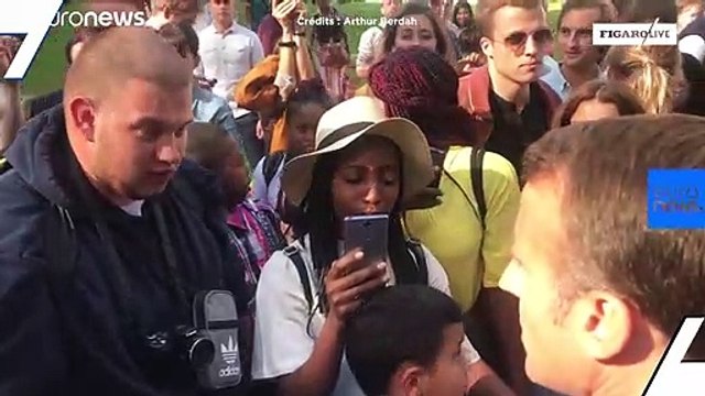 Emmanuel Macron à un jeune homme en 2018 : Je traverse la rue et je vous trouve un emploi