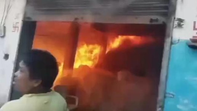 बहोरीबंद: गोदाम में लगी भीषण आग, तीन फायर ब्रिगेड की मदद से पाया आग पर काबू