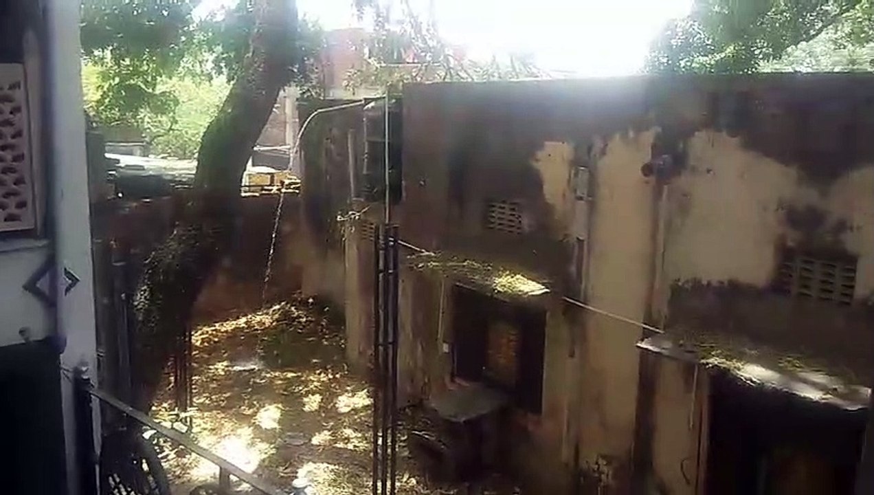 रोजाना हजारों लीटर पानी हो रहा बर्बाद, गर्मी मे...