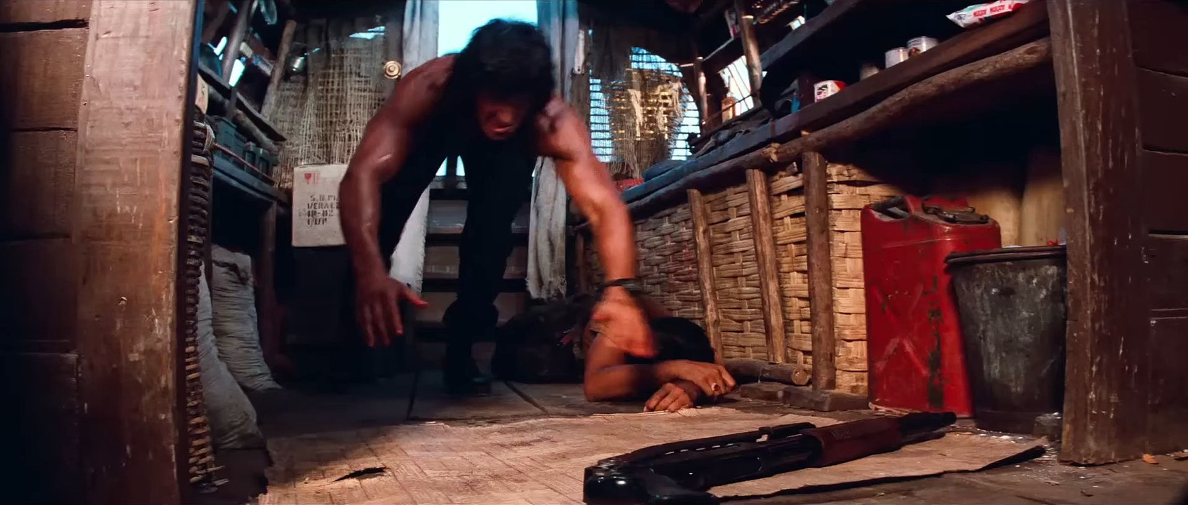 RAMBO 2 Film Extrait - Rambo libère l’espionne