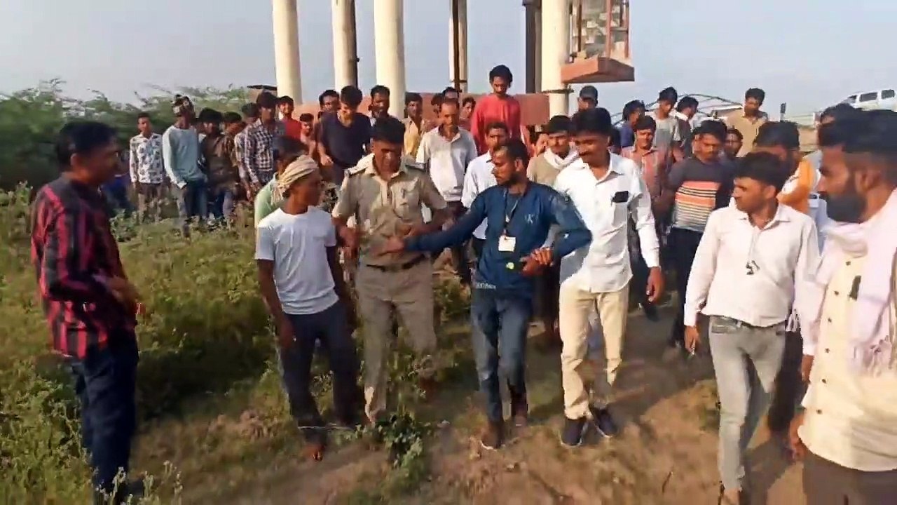 रामगंजबालाजी में डेढ़ घंटे तक युवक ने पेयजल टंकी पर किया डांस
