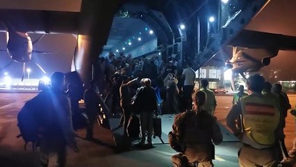 Video herunterladen: Evacuados los españoles residentes en Sudán: 